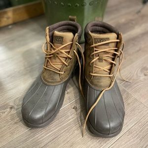 UGG GATSON MID Boots - Size 9